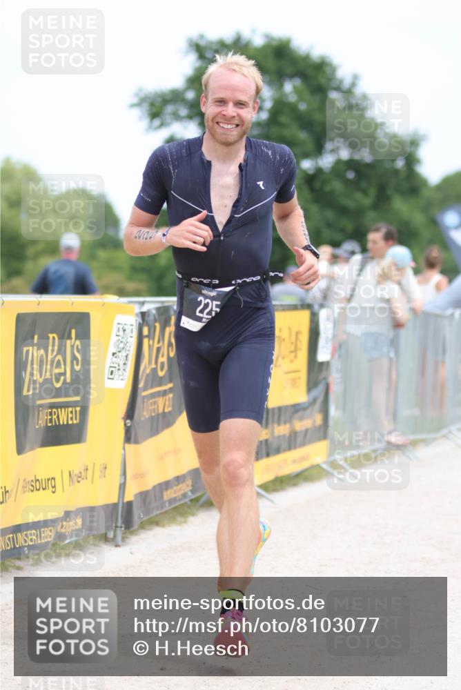 22.06.2025 - Viking Triathlon H.Heesch http://msf.ph/oto/8103077 22.06.2025 13:38:07 Laufen 225, 318 meine-sportfotos.de
