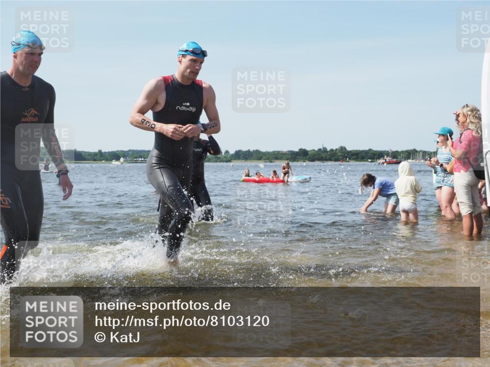 22.06.2025 - Viking Triathlon KatJ http://msf.ph/oto/8103120 22.06.2025 10:34:35 Schwimmen 114, 247, 284, 306, 323, 341, 366, 430, 520, 546, 550 meine-sportfotos.de