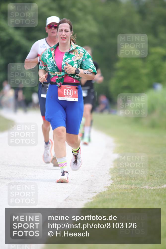 22.06.2025 - Viking Triathlon H.Heesch http://msf.ph/oto/8103126 22.06.2025 13:38:35 Laufen 329, 660 meine-sportfotos.de