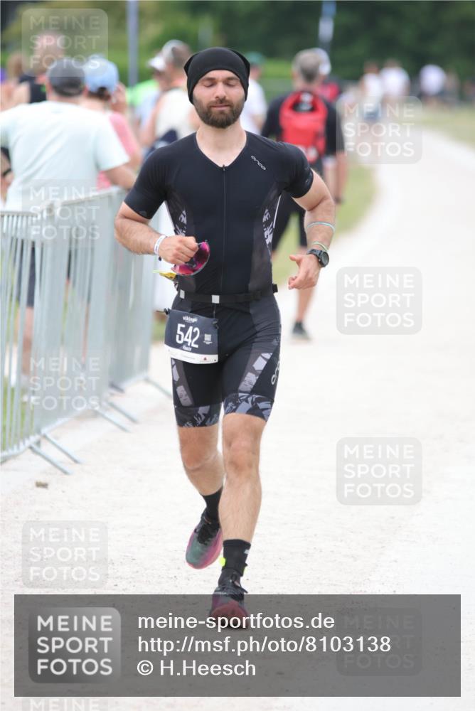 22.06.2025 - Viking Triathlon H.Heesch http://msf.ph/oto/8103138 22.06.2025 15:50:49 Laufen 542 meine-sportfotos.de