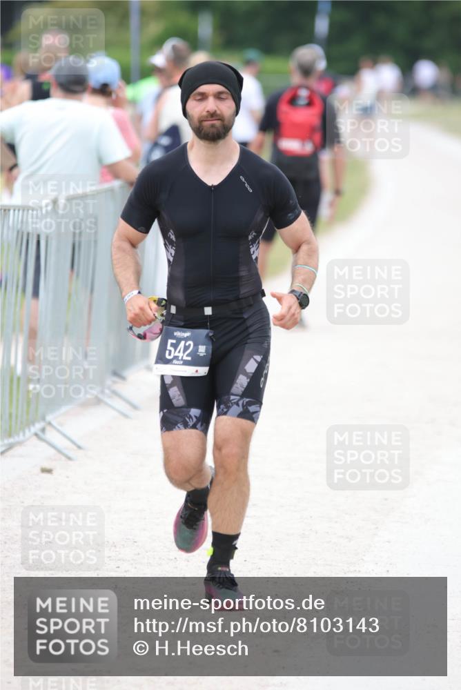 22.06.2025 - Viking Triathlon H.Heesch http://msf.ph/oto/8103143 22.06.2025 15:50:49 Laufen 542 meine-sportfotos.de