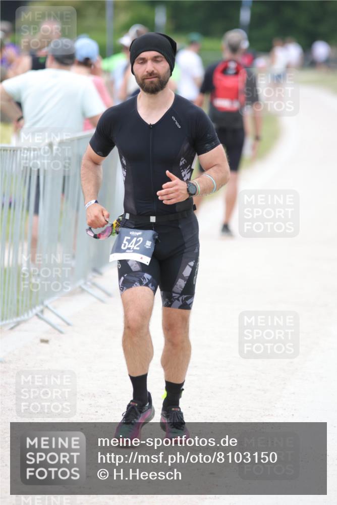 22.06.2025 - Viking Triathlon H.Heesch http://msf.ph/oto/8103150 22.06.2025 15:50:49 Laufen 542 meine-sportfotos.de