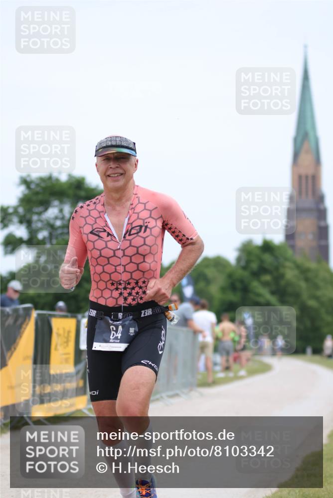 22.06.2025 - Viking Triathlon H.Heesch http://msf.ph/oto/8103342 22.06.2025 13:38:58 Laufen 64 meine-sportfotos.de
