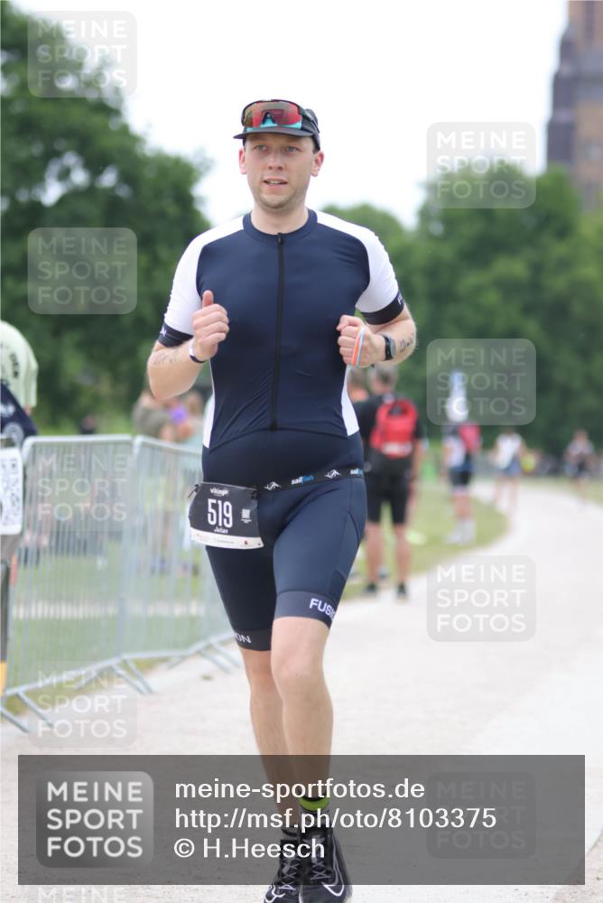 22.06.2025 - Viking Triathlon H.Heesch http://msf.ph/oto/8103375 22.06.2025 15:52:12 Laufen 519 meine-sportfotos.de