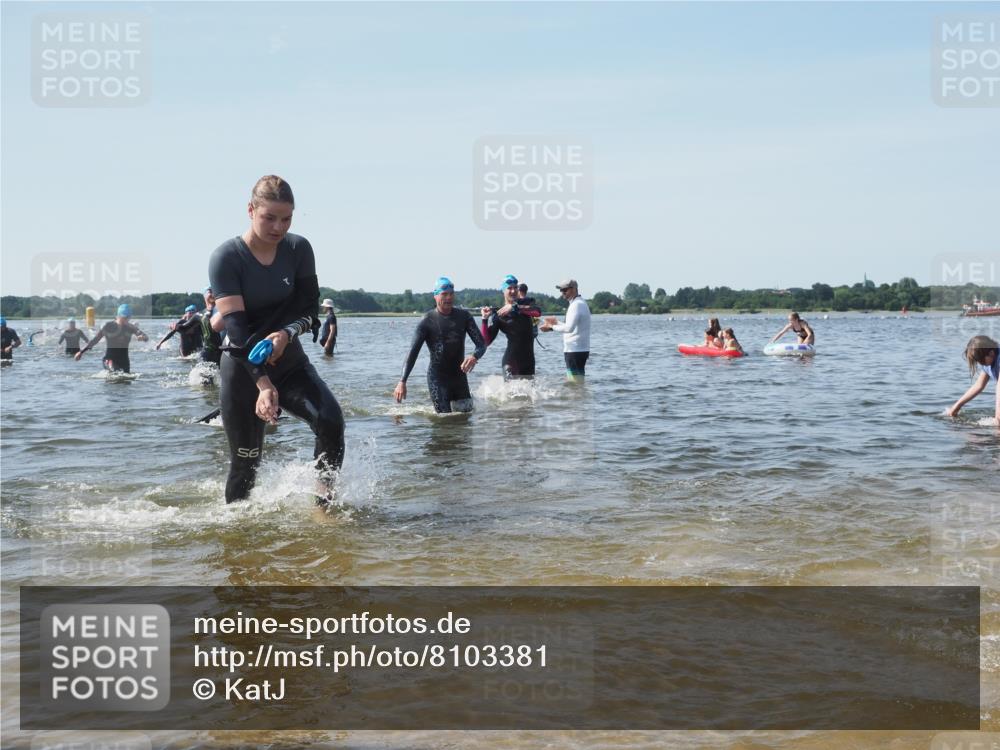 22.06.2025 - Viking Triathlon KatJ http://msf.ph/oto/8103381 22.06.2025 10:34:45 Schwimmen 17, 43, 77, 114, 161, 247, 284, 323, 341, 434, 550 meine-sportfotos.de