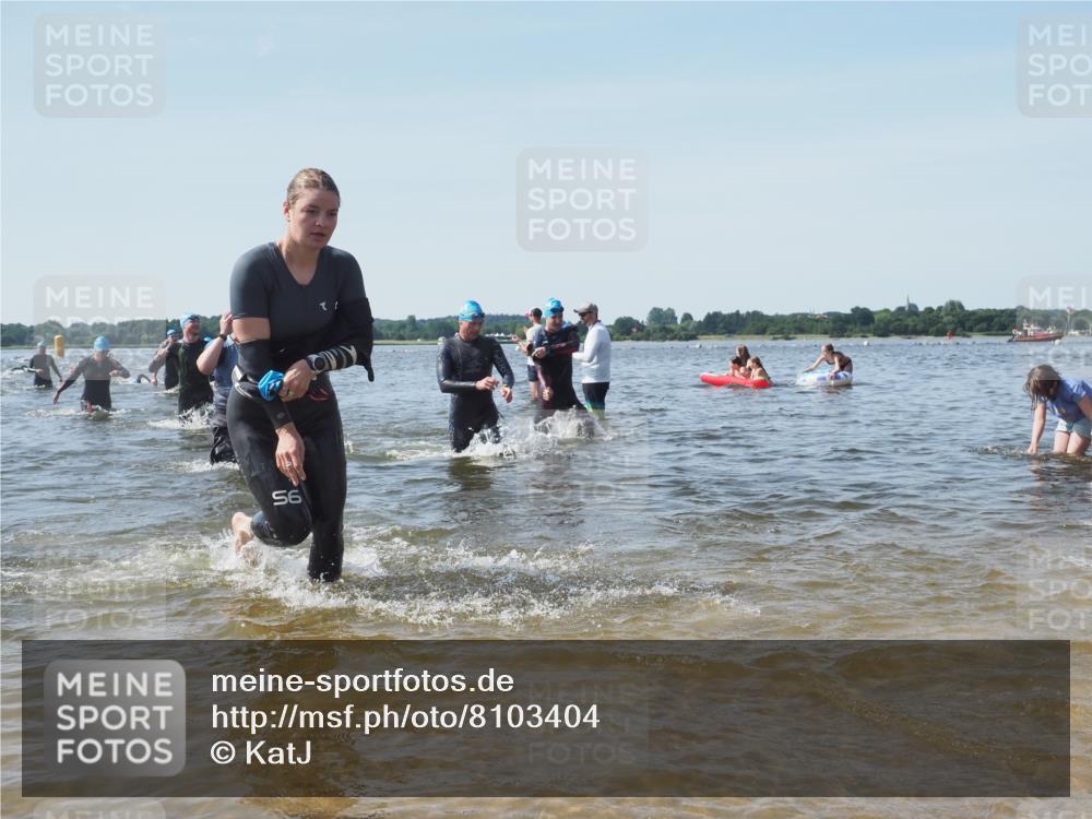 22.06.2025 - Viking Triathlon KatJ http://msf.ph/oto/8103404 22.06.2025 10:34:46 Schwimmen 17, 43, 77, 114, 161, 247, 284, 323, 341, 434, 550 meine-sportfotos.de
