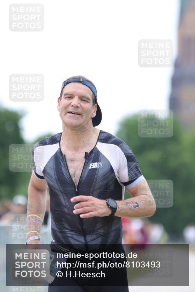 22.06.2025 - Viking Triathlon H.Heesch http://msf.ph/oto/8103493 22.06.2025 15:52:37 Laufen 463 meine-sportfotos.de