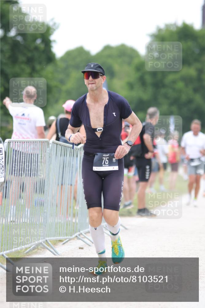 22.06.2025 - Viking Triathlon H.Heesch http://msf.ph/oto/8103521 22.06.2025 15:53:16 Laufen 75, 637 meine-sportfotos.de