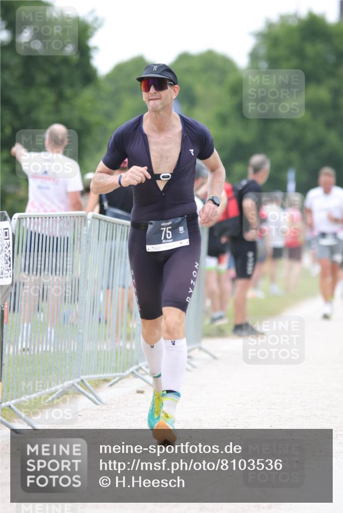 22.06.2025 - Viking Triathlon H.Heesch http://msf.ph/oto/8103536 22.06.2025 15:53:16 Laufen 75, 637 meine-sportfotos.de