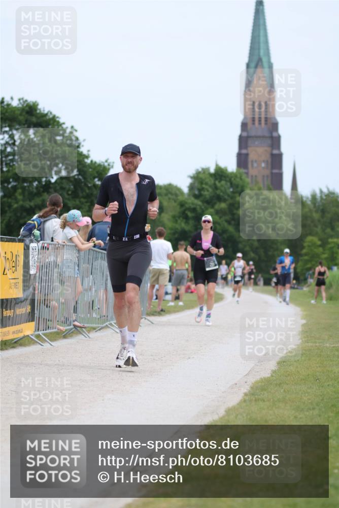 22.06.2025 - Viking Triathlon H.Heesch http://msf.ph/oto/8103685 22.06.2025 13:39:55 Laufen 291, 342 meine-sportfotos.de