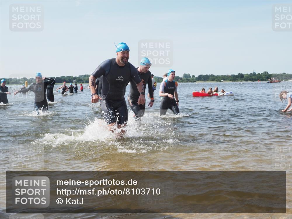 22.06.2025 - Viking Triathlon KatJ http://msf.ph/oto/8103710 22.06.2025 10:34:59 Schwimmen 17, 43, 77, 157, 161, 434, 475, 495, 548, 660 meine-sportfotos.de