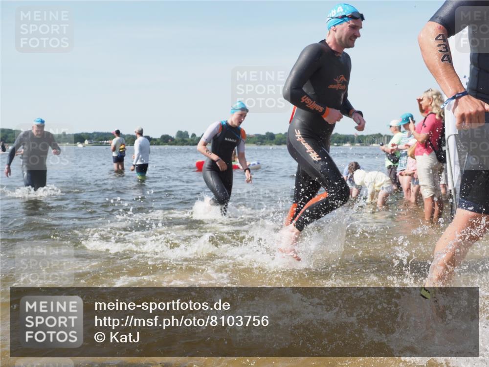 22.06.2025 - Viking Triathlon KatJ http://msf.ph/oto/8103756 22.06.2025 10:35:01 Schwimmen 17, 43, 139, 157, 161, 434, 475, 495, 548, 660 meine-sportfotos.de