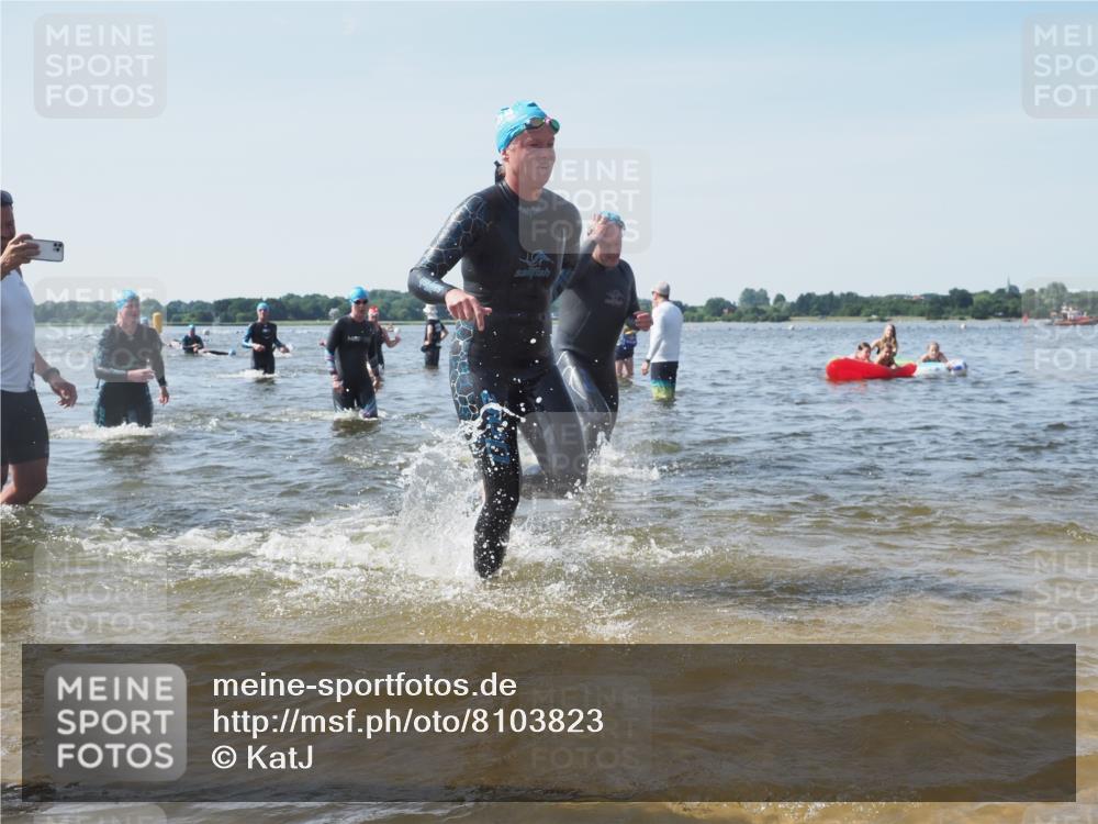 22.06.2025 - Viking Triathlon KatJ http://msf.ph/oto/8103823 22.06.2025 10:35:03 Schwimmen 17, 43, 139, 157, 161, 434, 475, 495, 548, 660 meine-sportfotos.de