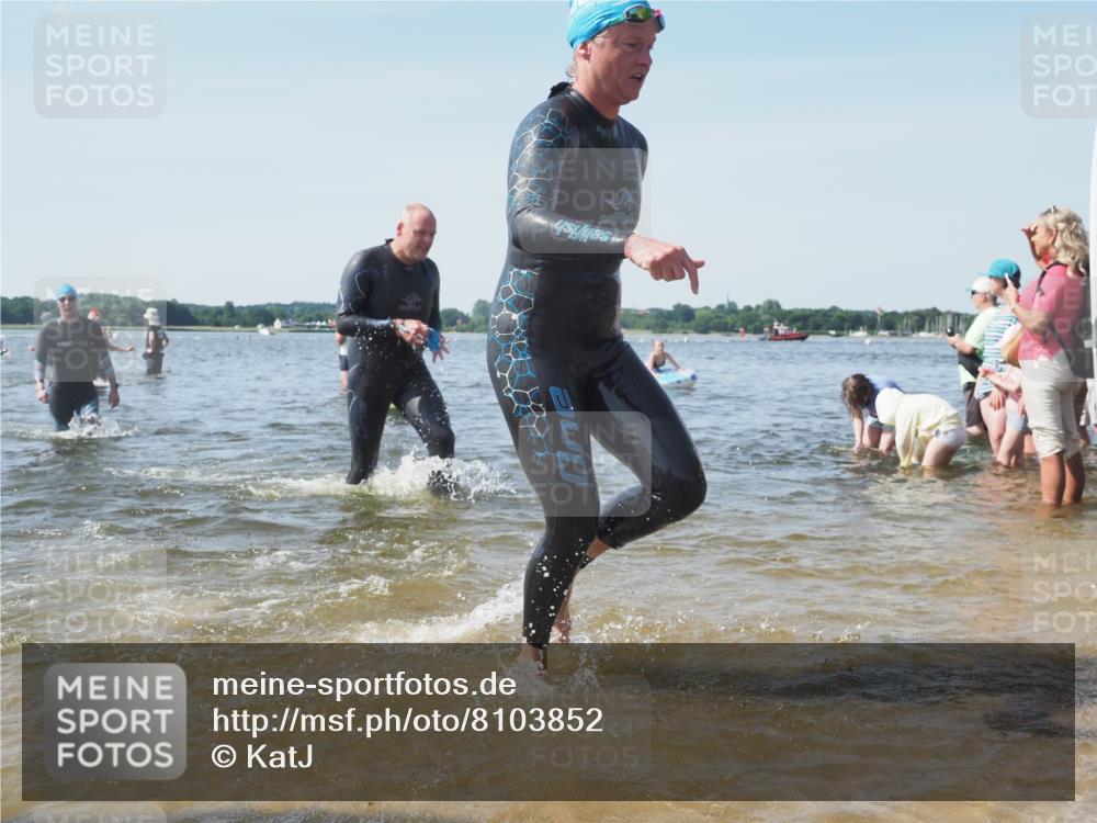 22.06.2025 - Viking Triathlon KatJ http://msf.ph/oto/8103852 22.06.2025 10:35:04 Schwimmen 17, 43, 139, 157, 475, 495, 548, 660 meine-sportfotos.de