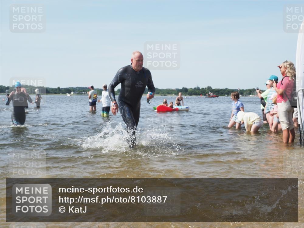 22.06.2025 - Viking Triathlon KatJ http://msf.ph/oto/8103887 22.06.2025 10:35:05 Schwimmen 17, 43, 139, 157, 365, 475, 495, 548, 660 meine-sportfotos.de