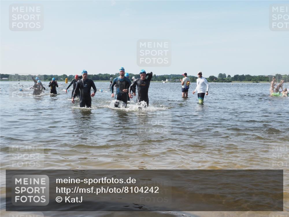 22.06.2025 - Viking Triathlon KatJ http://msf.ph/oto/8104242 22.06.2025 10:35:20 Schwimmen 107, 139, 204, 296, 320, 365, 395, 482, 508, 632 meine-sportfotos.de
