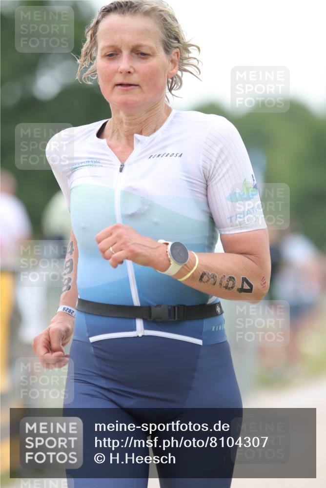 22.06.2025 - Viking Triathlon H.Heesch http://msf.ph/oto/8104307 22.06.2025 15:55:05 Laufen 357, 498 meine-sportfotos.de