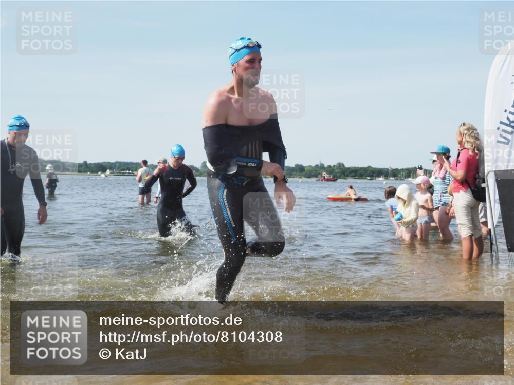 22.06.2025 - Viking Triathlon KatJ http://msf.ph/oto/8104308 22.06.2025 10:35:25 Schwimmen 107, 127, 204, 296, 320, 365, 395, 415, 482, 508, 632 meine-sportfotos.de