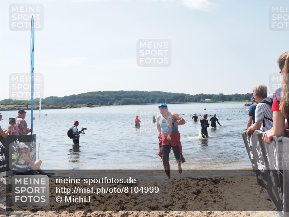 22.06.2025 - Viking Triathlon MichiJ http://msf.ph/oto/8104999 22.06.2025 10:48:32 Schwimmen 412, 471, 494 meine-sportfotos.de