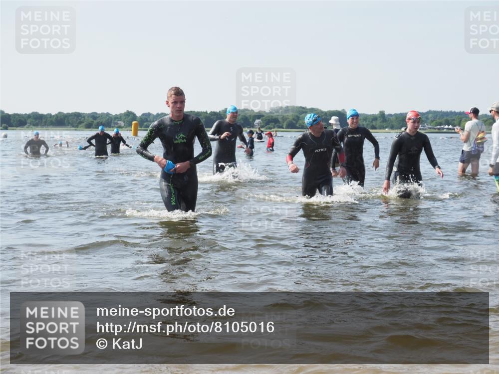 22.06.2025 - Viking Triathlon KatJ http://msf.ph/oto/8105016 22.06.2025 10:36:04 Schwimmen 19, 265, 313, 377, 448, 636 meine-sportfotos.de