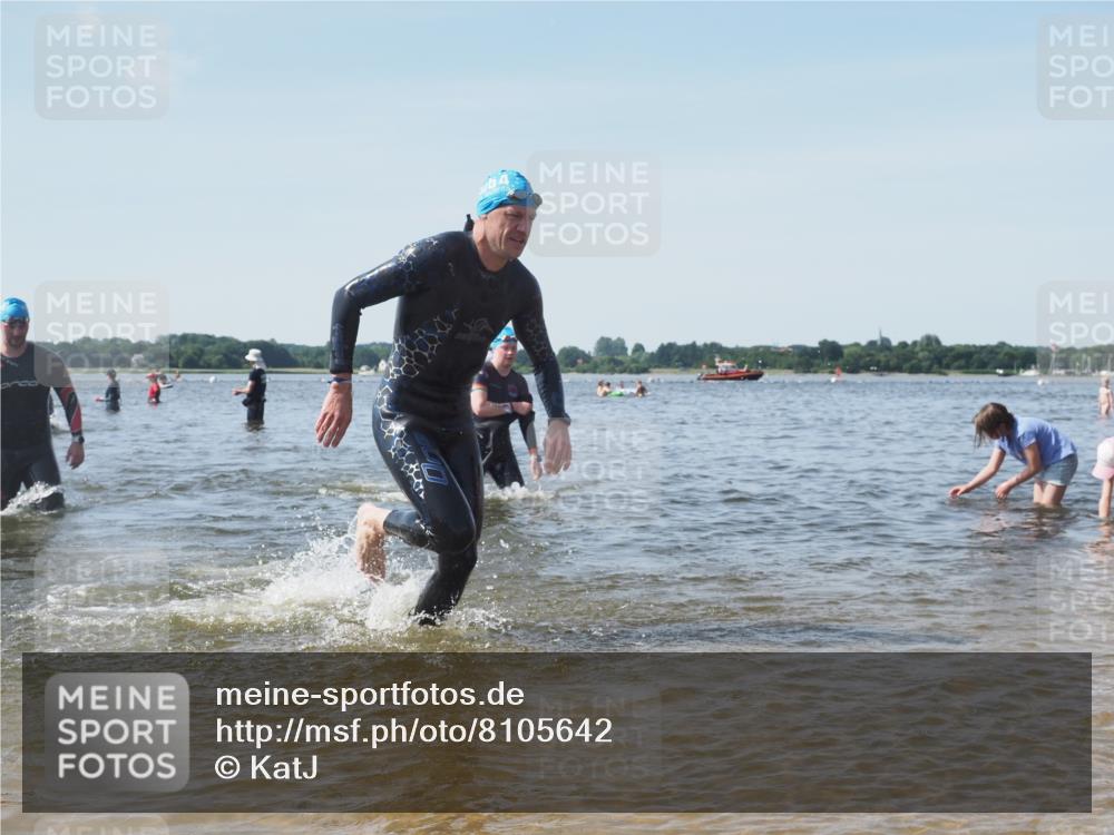 22.06.2025 - Viking Triathlon KatJ http://msf.ph/oto/8105642 22.06.2025 10:36:37 Schwimmen 42, 232, 251, 332 meine-sportfotos.de
