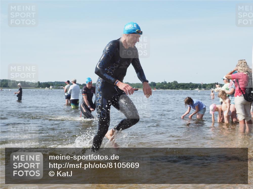 22.06.2025 - Viking Triathlon KatJ http://msf.ph/oto/8105669 22.06.2025 10:36:37 Schwimmen 42, 232, 251, 332 meine-sportfotos.de
