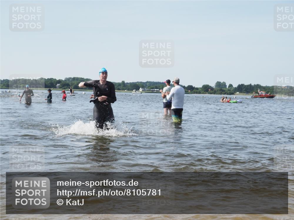 22.06.2025 - Viking Triathlon KatJ http://msf.ph/oto/8105781 22.06.2025 10:36:43 Schwimmen 232, 251, 332 meine-sportfotos.de