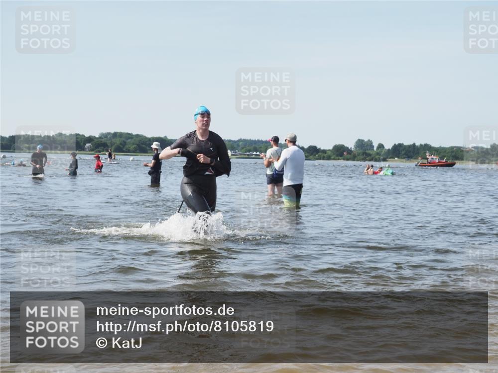 22.06.2025 - Viking Triathlon KatJ http://msf.ph/oto/8105819 22.06.2025 10:36:44 Schwimmen 332 meine-sportfotos.de