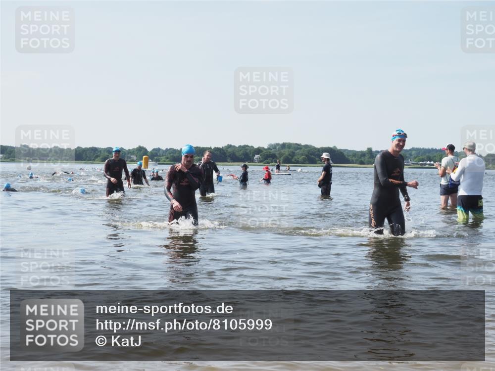 22.06.2025 - Viking Triathlon KatJ http://msf.ph/oto/8105999 22.06.2025 10:36:59 Schwimmen 331, 355, 388, 500 meine-sportfotos.de