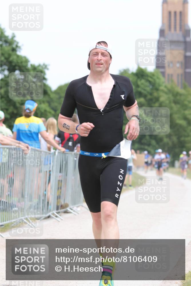 22.06.2025 - Viking Triathlon H.Heesch http://msf.ph/oto/8106409 22.06.2025 14:28:36 Laufen 98, 377, 550 meine-sportfotos.de