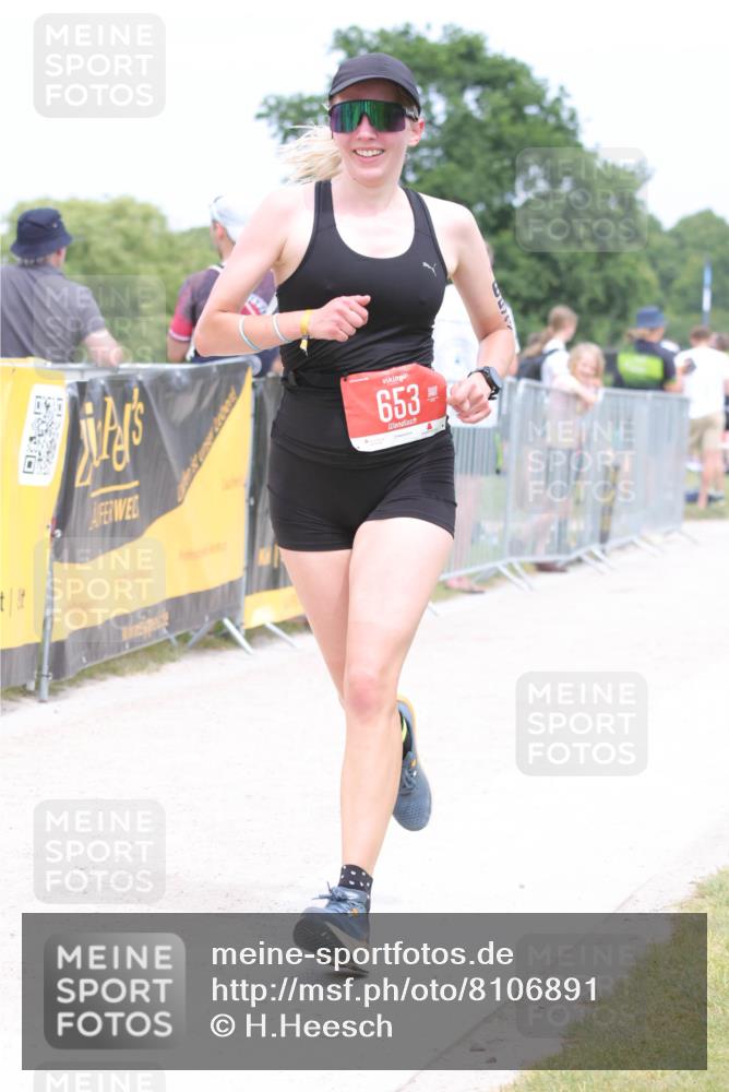22.06.2025 - Viking Triathlon H.Heesch http://msf.ph/oto/8106891 22.06.2025 14:41:46 Laufen 110, 427, 527, 653 meine-sportfotos.de