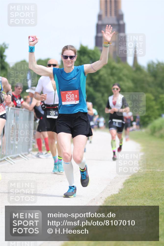 22.06.2025 - Viking Triathlon H.Heesch http://msf.ph/oto/8107010 22.06.2025 13:54:09 Laufen 11, 205, 608, 630 meine-sportfotos.de