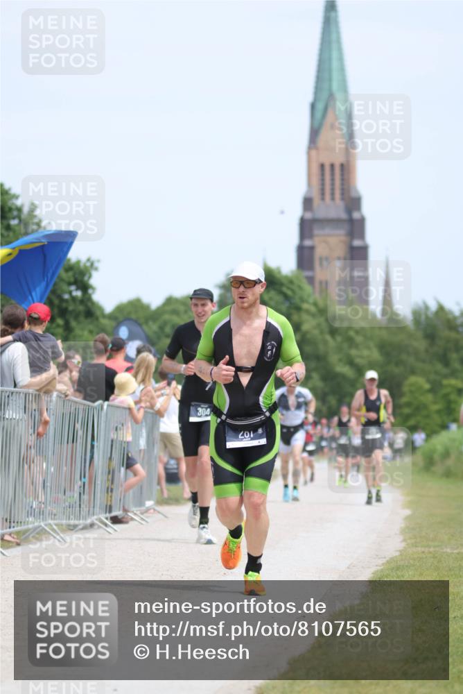 22.06.2025 - Viking Triathlon H.Heesch http://msf.ph/oto/8107565 22.06.2025 13:58:14 Laufen 26, 281, 304 meine-sportfotos.de