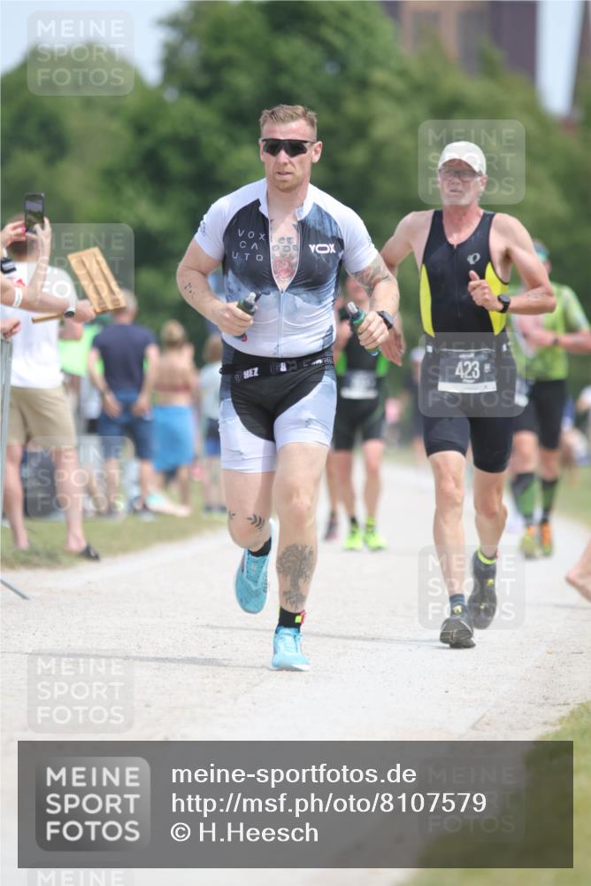 22.06.2025 - Viking Triathlon H.Heesch http://msf.ph/oto/8107579 22.06.2025 13:58:19 Laufen 26, 76, 281, 304, 423 meine-sportfotos.de