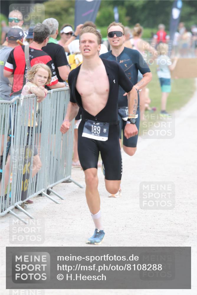 22.06.2025 - Viking Triathlon H.Heesch http://msf.ph/oto/8108288 22.06.2025 14:33:30 Laufen 152, 189, 197, 337, 463 meine-sportfotos.de