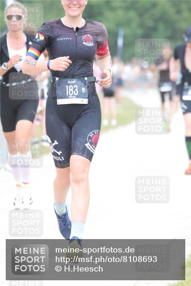 22.06.2025 - Viking Triathlon H.Heesch http://msf.ph/oto/8108693 22.06.2025 14:35:55 Laufen 60, 121, 183, 403 meine-sportfotos.de