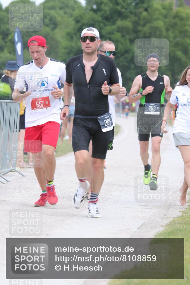 22.06.2025 - Viking Triathlon H.Heesch http://msf.ph/oto/8108859 22.06.2025 14:37:01 Laufen 37, 235, 253, 266, 379, 623, 657 meine-sportfotos.de