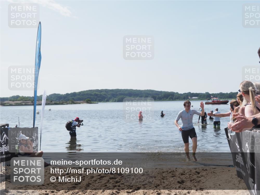 22.06.2025 - Viking Triathlon MichiJ http://msf.ph/oto/8109100 22.06.2025 10:58:10 Schwimmen 357, 359, 403 meine-sportfotos.de