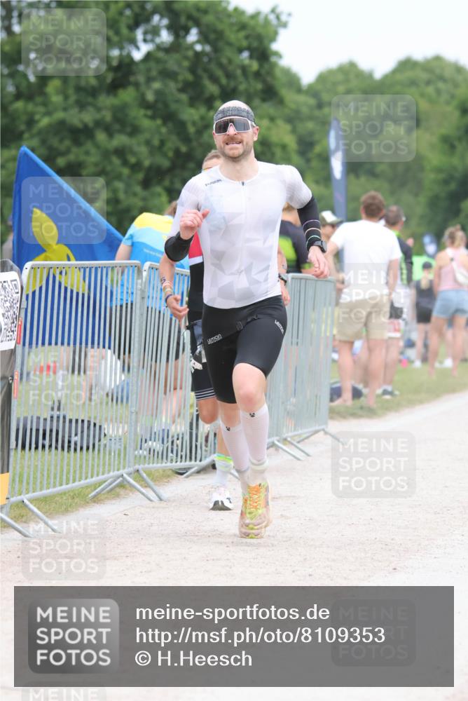 22.06.2025 - Viking Triathlon H.Heesch http://msf.ph/oto/8109353 22.06.2025 14:38:49 Laufen 5, 83, 258 meine-sportfotos.de