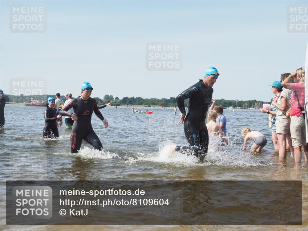 22.06.2025 - Viking Triathlon KatJ http://msf.ph/oto/8109604 22.06.2025 10:38:56 Schwimmen 26, 40, 57, 135, 148, 181, 185, 210, 211, 327, 336, 408, 416, 451, 654 meine-sportfotos.de