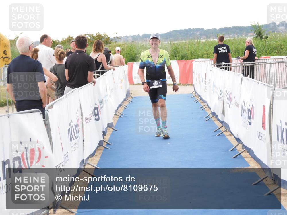 22.06.2025 - Viking Triathlon MichiJ http://msf.ph/oto/8109675 22.06.2025 16:22:02 Ziel 418 meine-sportfotos.de