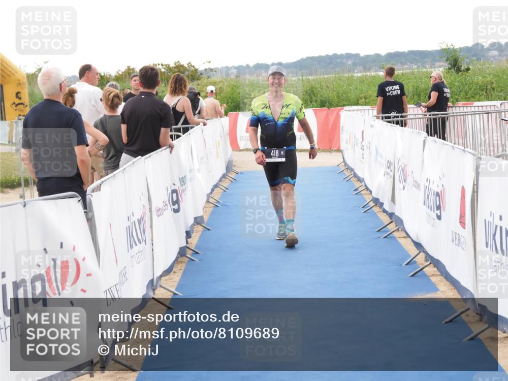 22.06.2025 - Viking Triathlon MichiJ http://msf.ph/oto/8109689 22.06.2025 16:22:03 Ziel 418 meine-sportfotos.de