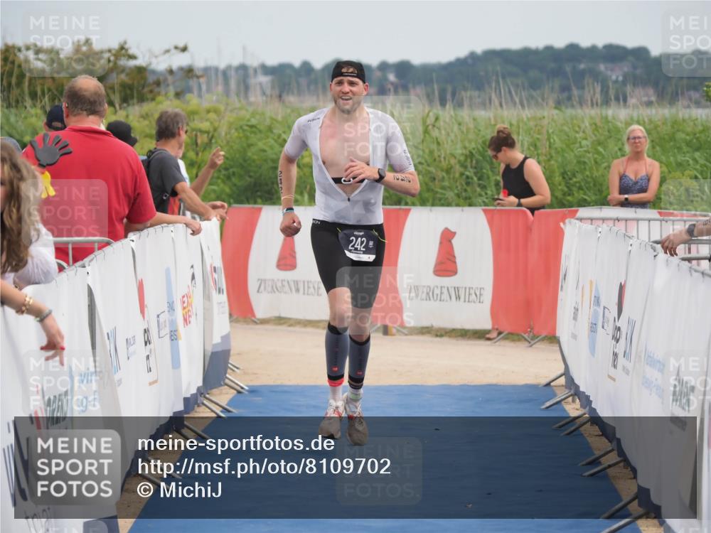 22.06.2025 - Viking Triathlon MichiJ http://msf.ph/oto/8109702 22.06.2025 14:52:29 Ziel 242 meine-sportfotos.de