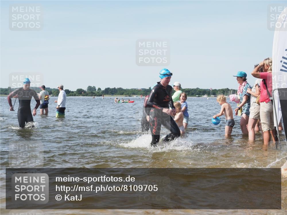 22.06.2025 - Viking Triathlon KatJ http://msf.ph/oto/8109705 22.06.2025 10:38:59 Schwimmen 26, 40, 57, 79, 135, 148, 181, 185, 210, 211, 336, 351, 408, 416, 451, 654 meine-sportfotos.de