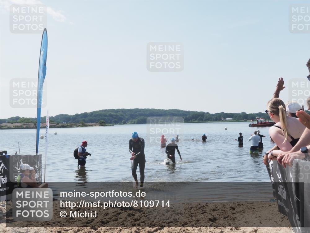 22.06.2025 - Viking Triathlon MichiJ http://msf.ph/oto/8109714 22.06.2025 10:59:10 Schwimmen 222, 234 meine-sportfotos.de