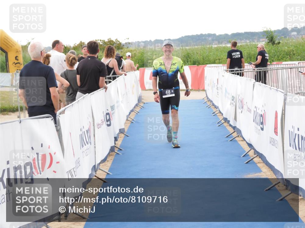 22.06.2025 - Viking Triathlon MichiJ http://msf.ph/oto/8109716 22.06.2025 16:22:03 Ziel 418 meine-sportfotos.de