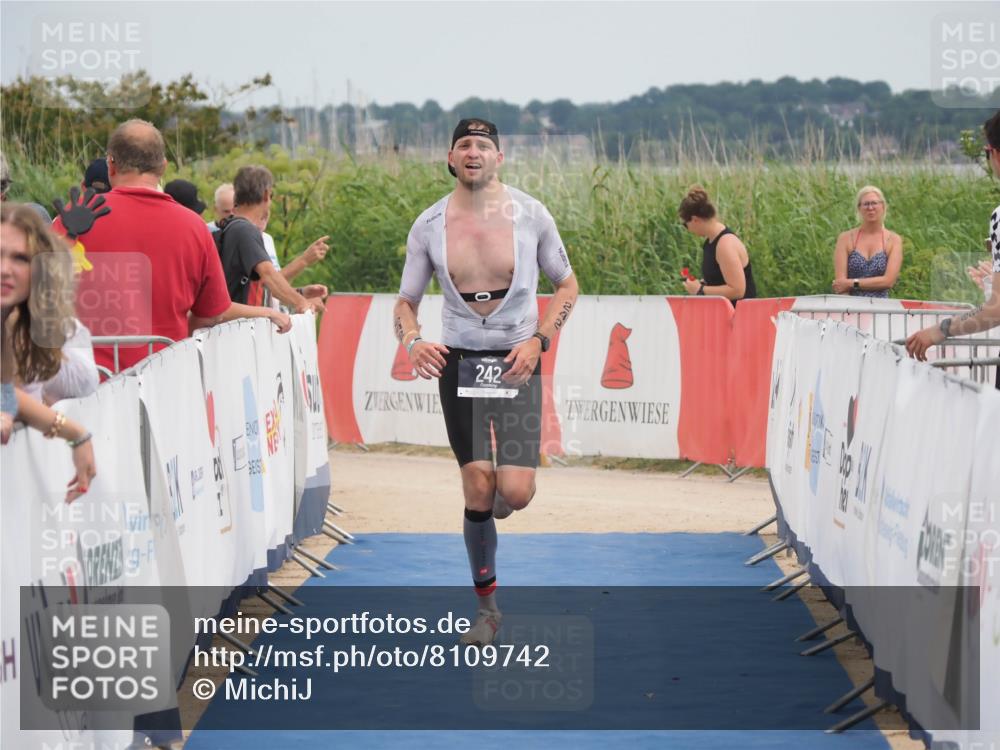 22.06.2025 - Viking Triathlon MichiJ http://msf.ph/oto/8109742 22.06.2025 14:52:29 Ziel 242 meine-sportfotos.de
