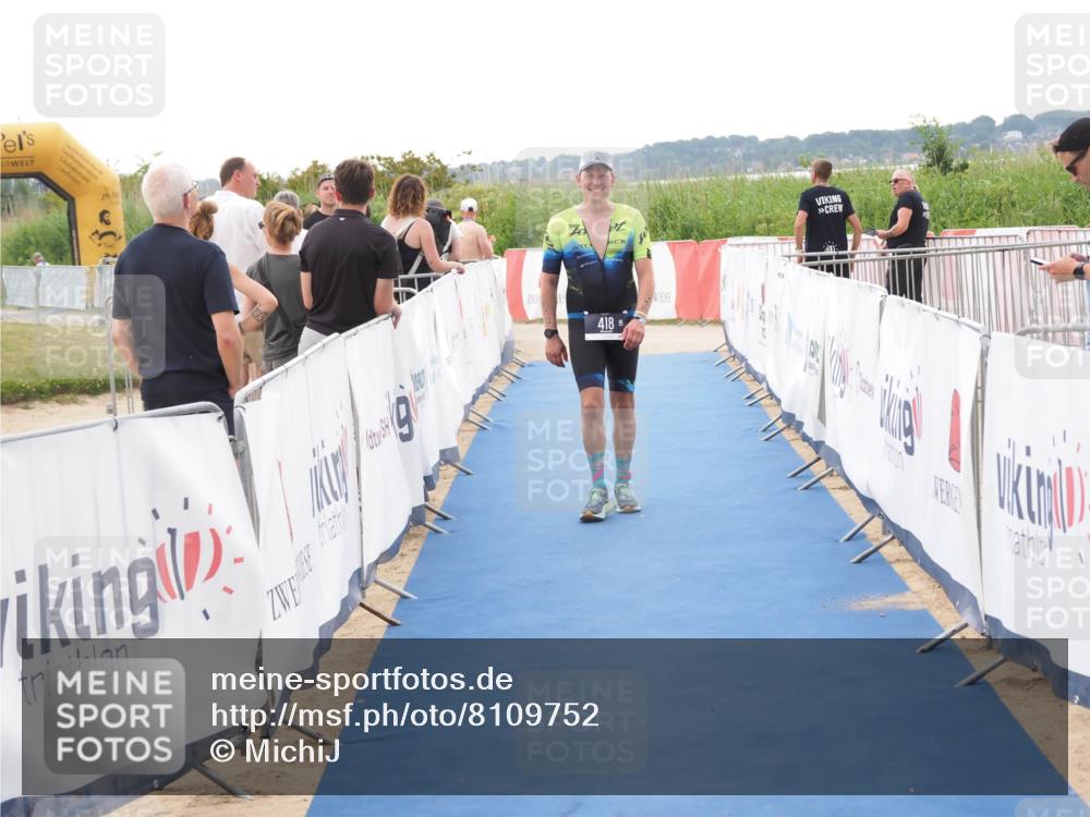 22.06.2025 - Viking Triathlon MichiJ http://msf.ph/oto/8109752 22.06.2025 16:22:03 Ziel 418 meine-sportfotos.de