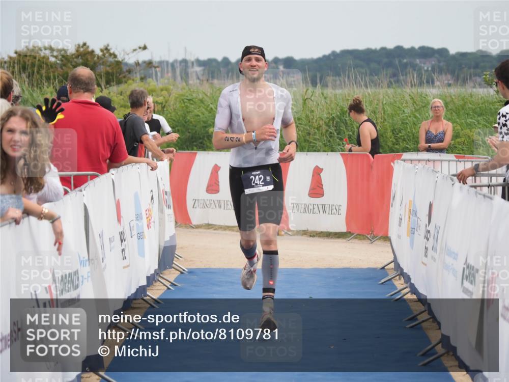 22.06.2025 - Viking Triathlon MichiJ http://msf.ph/oto/8109781 22.06.2025 14:52:30 Ziel 242 meine-sportfotos.de