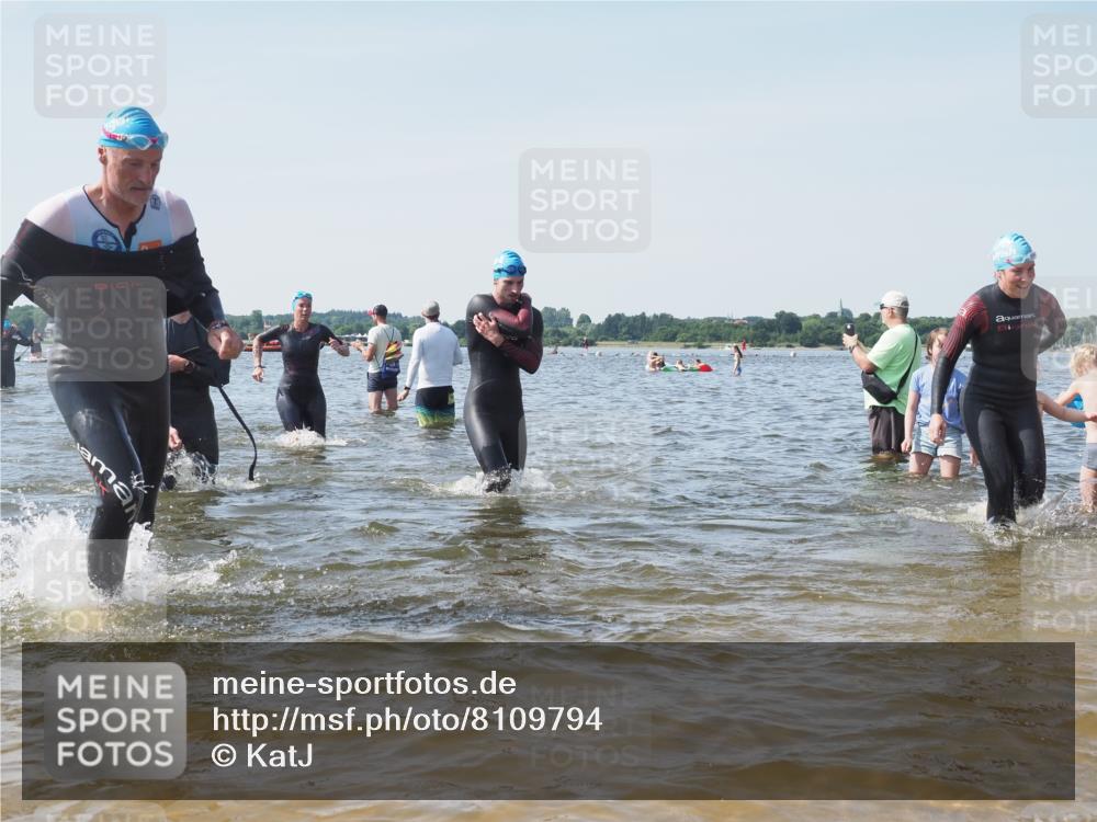 22.06.2025 - Viking Triathlon KatJ http://msf.ph/oto/8109794 22.06.2025 10:39:01 Schwimmen 26, 40, 57, 79, 148, 181, 185, 210, 211, 295, 336, 351, 408, 416, 451, 654 meine-sportfotos.de